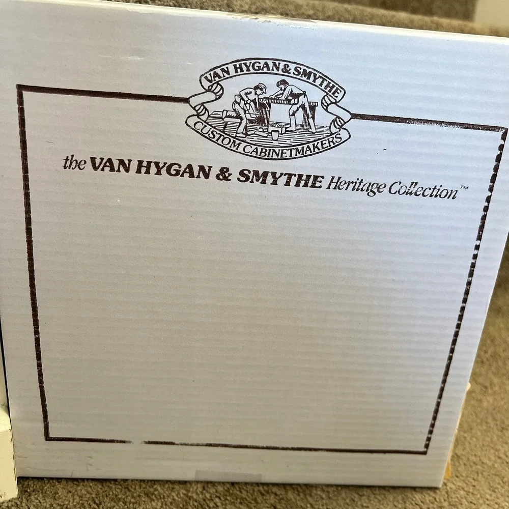 Van Hygan Smythe Round Wood Plate Frame Heritage Collection New In Box